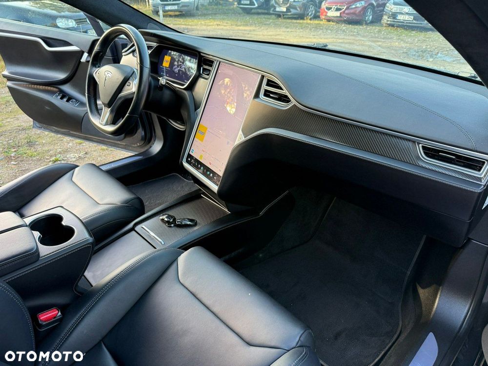 Tesla Model S - 18