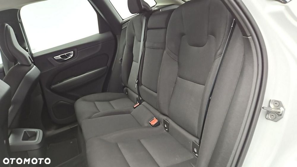 Volvo XC 60 B4 B Momentum Pro - 19