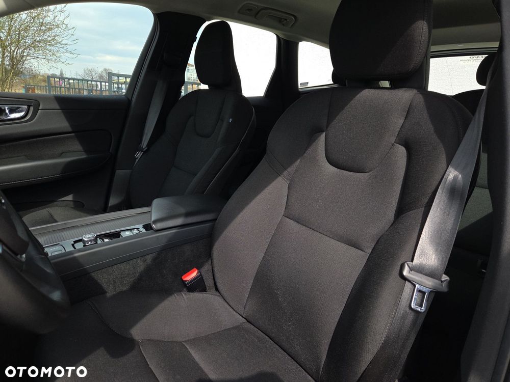 Volvo XC 60 B4 B Momentum - 14