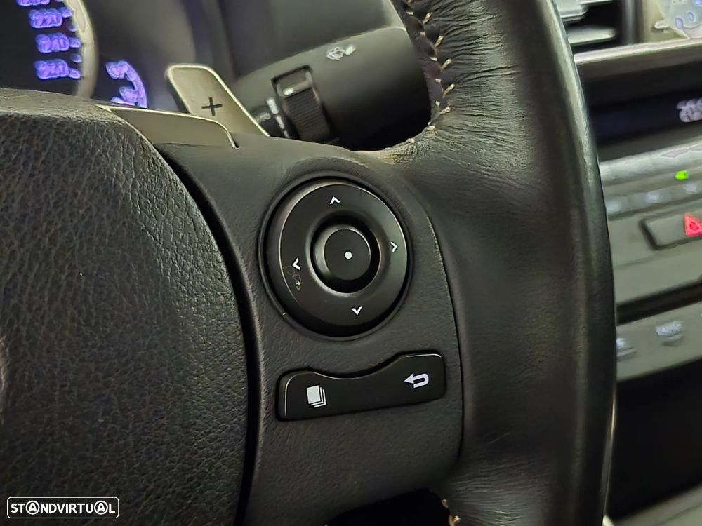 Lexus IS 300H Executive+ - 22