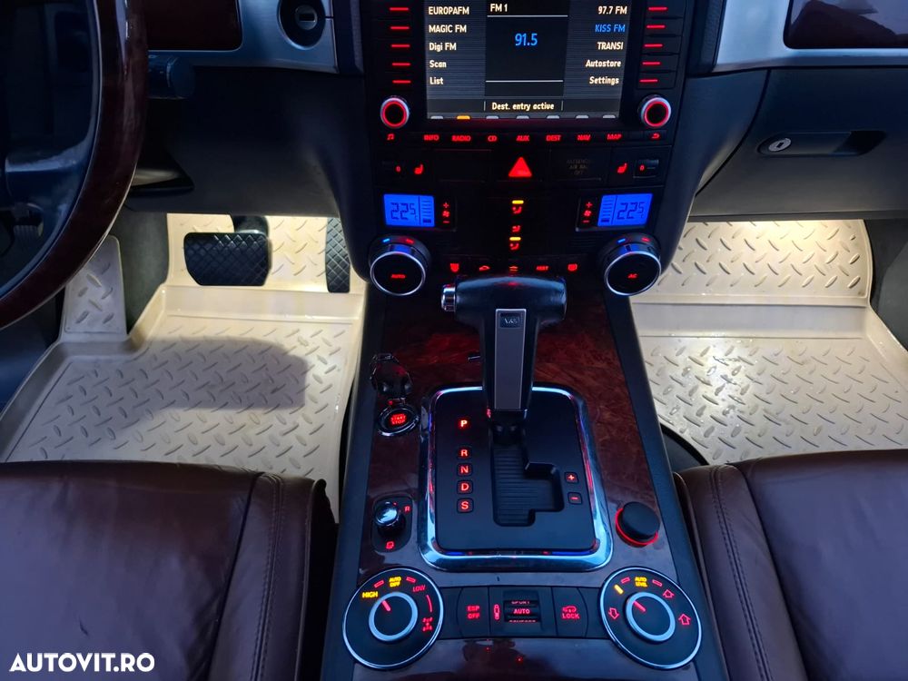 Volkswagen Touareg 3.0 V6 TDI DPF Automatik Expedition - 29