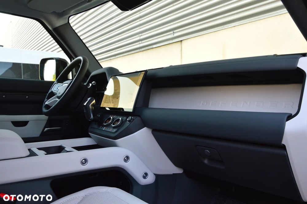 Land Rover Defender 3.0 D250 mHEV - 21