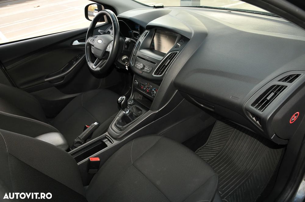 Ford Focus 1.0 EcoBoost Titanium - 12