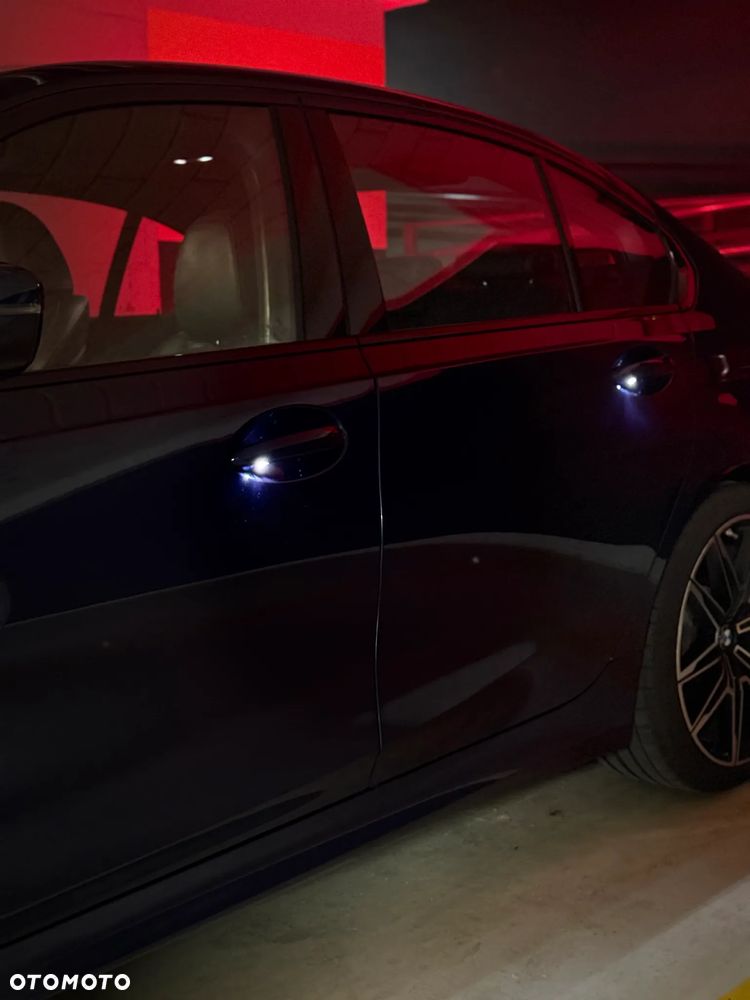 BMW Seria 3 330i Luxury Line sport - 34