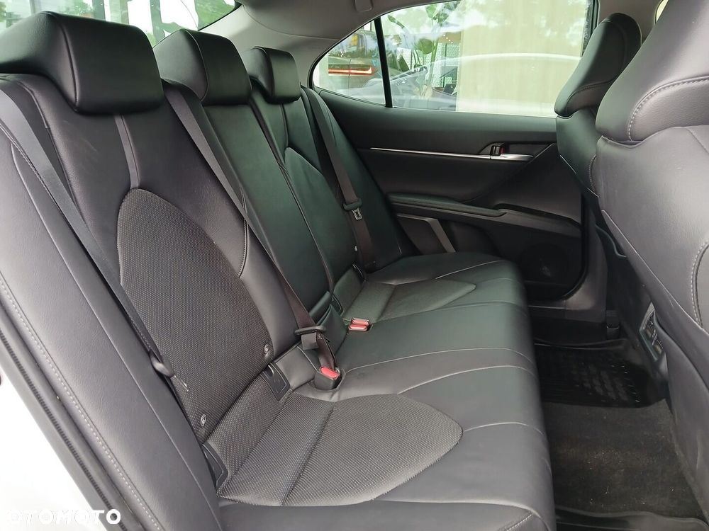 Toyota Camry - 30