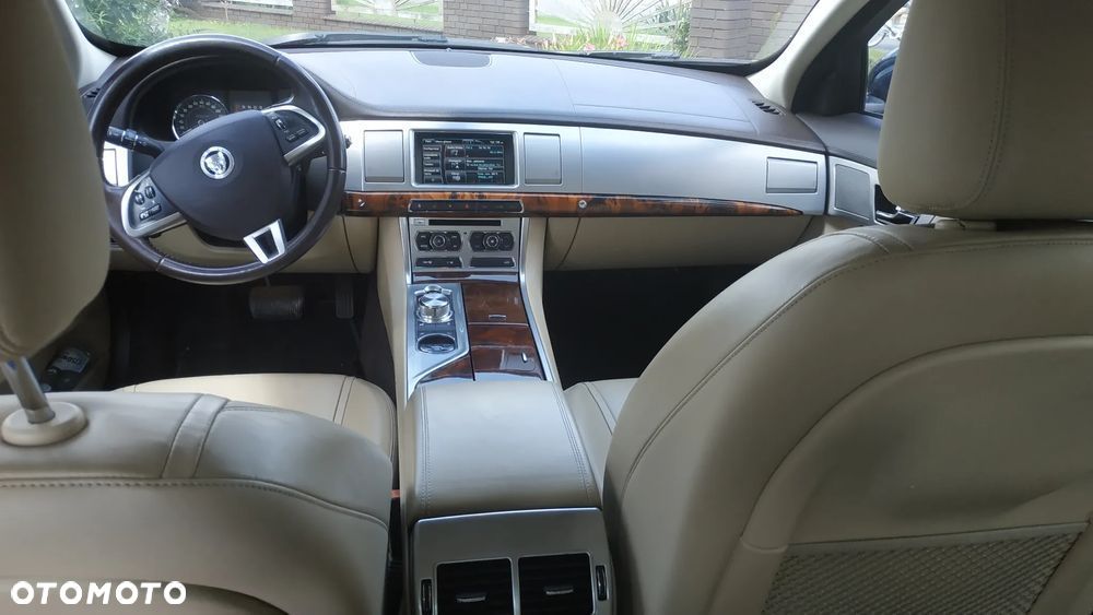 Jaguar XF 3.0 V6 D Premium Luxury - 12