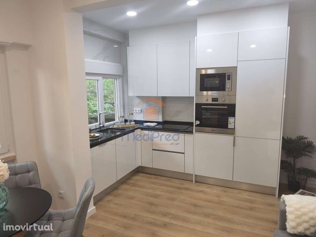 Apartamento T2 Totalmente Remodelado c/ Arrecadação de 27 m2 | Cent... - Grande imagem: 2/19