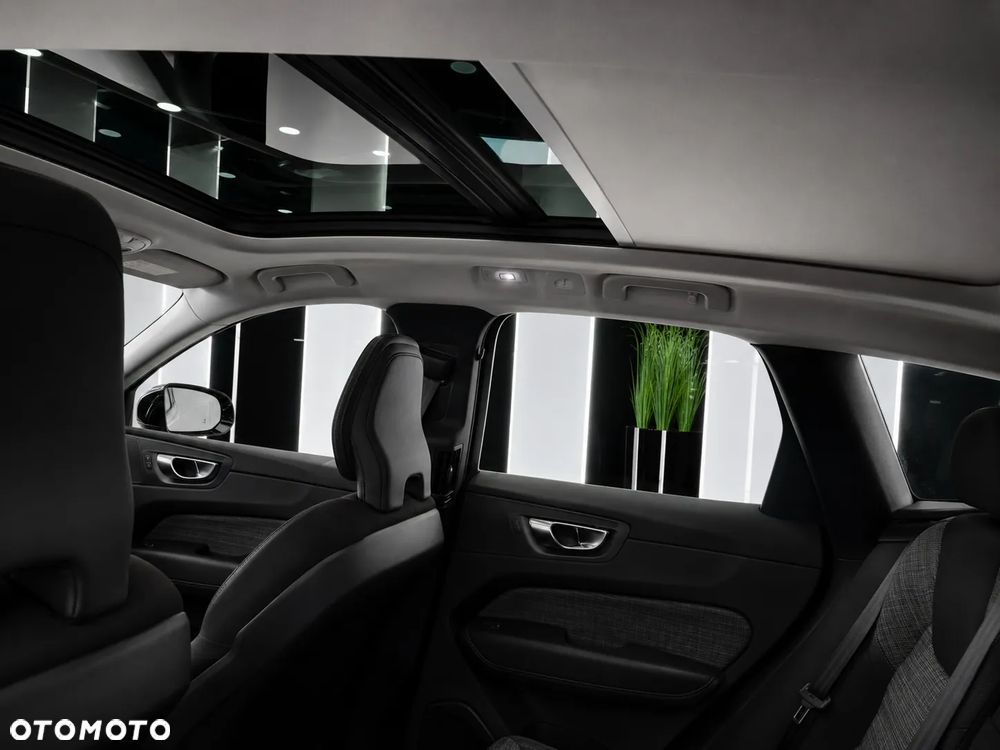Volvo XC 60 T6 Plug-In Hybrid AWD Core - 3