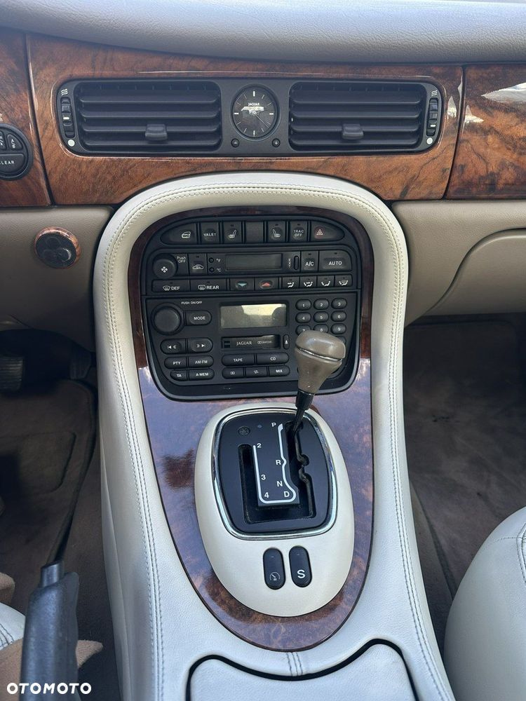 Jaguar XJ - 15