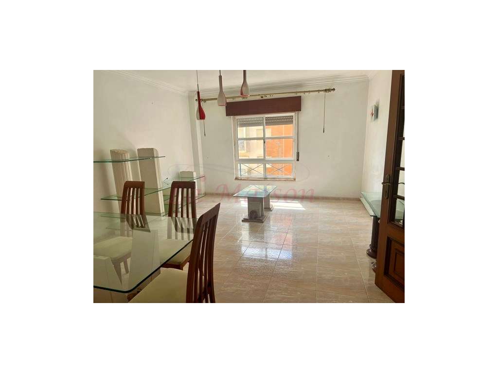 Apartamento T2 na Tapada das Mercês - Grande imagem: 4/24
