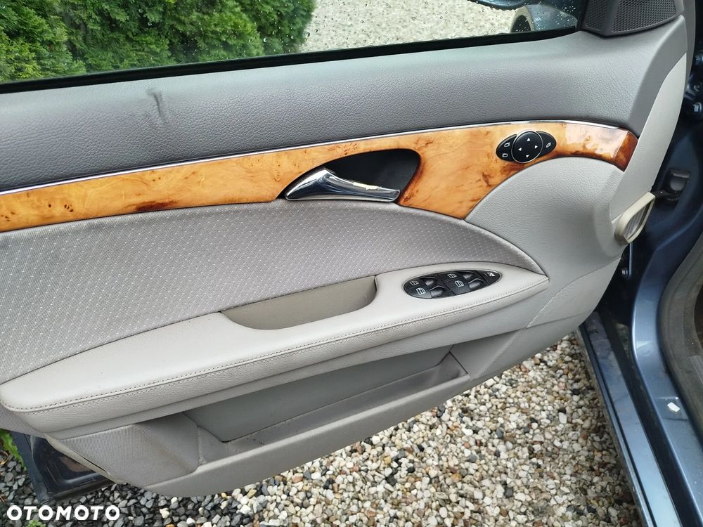 Mercedes-Benz Klasa E 220 T CDI Automatik Classic - 15
