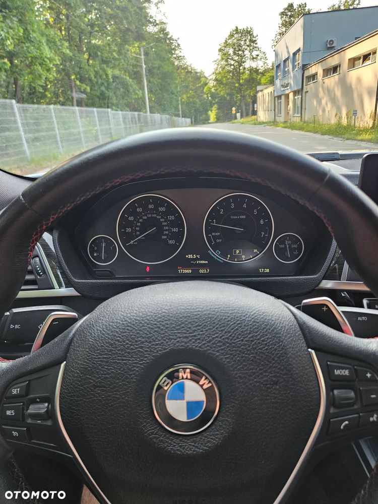 BMW Seria 3 330i xDrive - 12