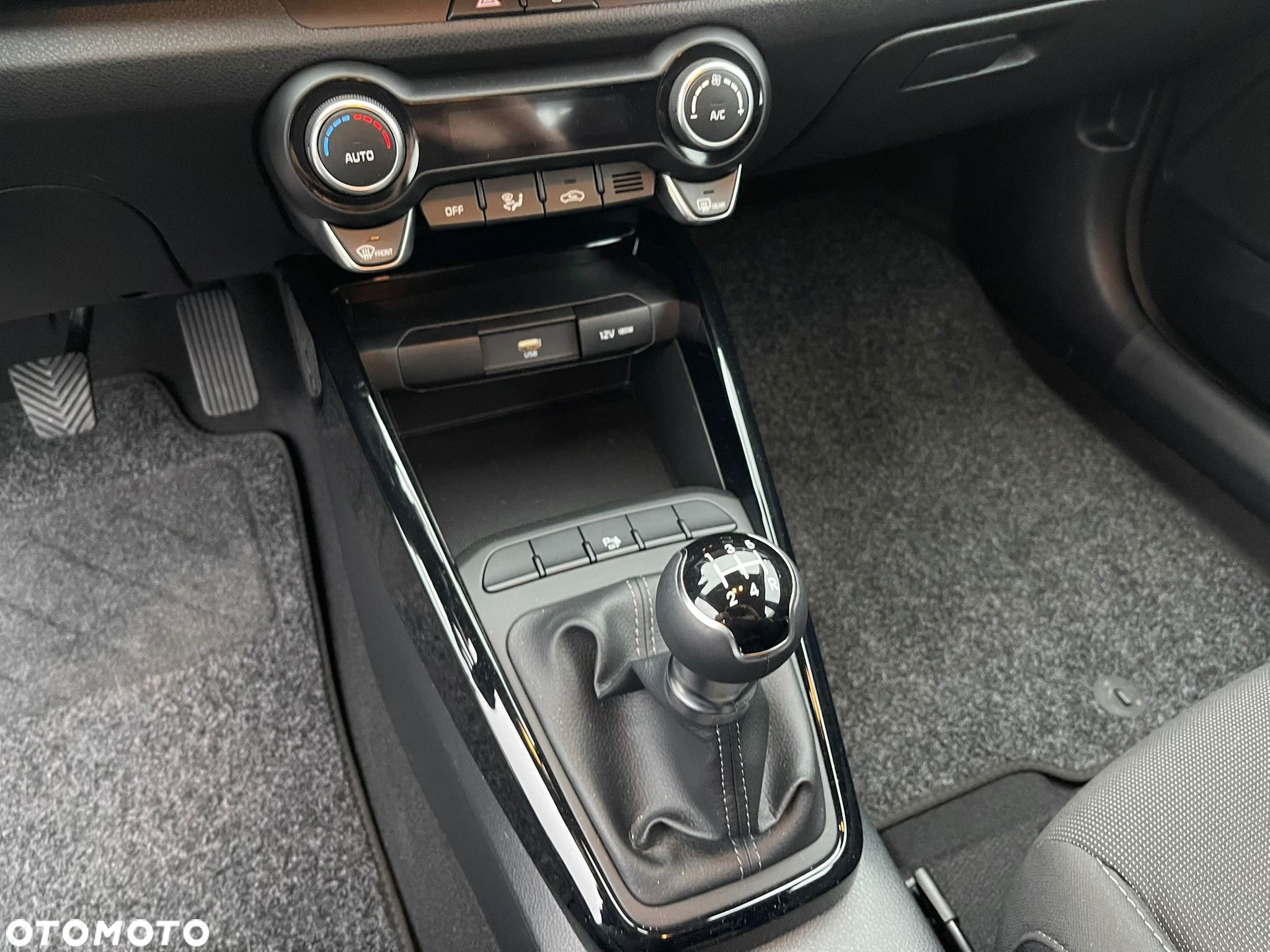 Kia Rio - 11