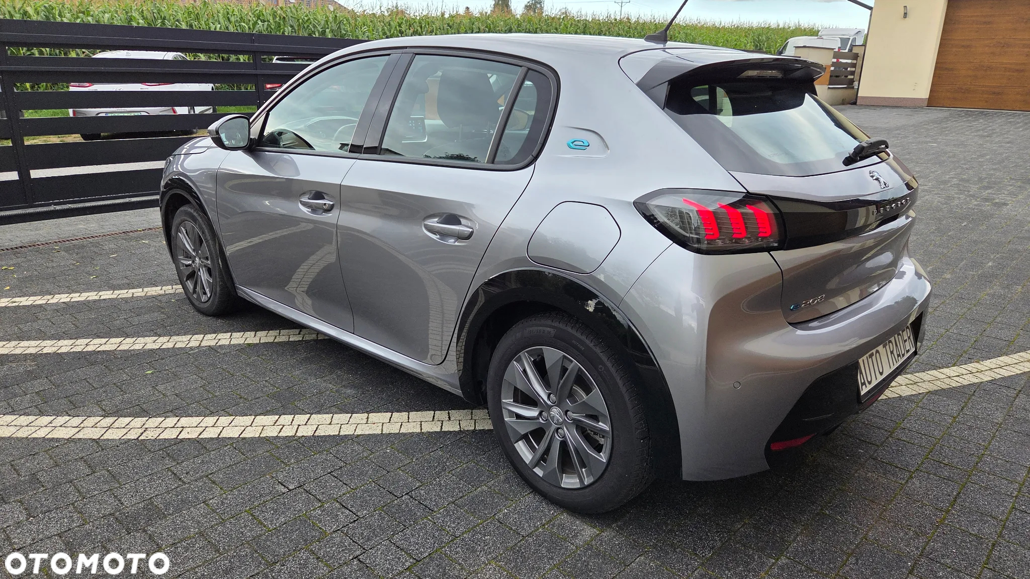 Peugeot 208 e-208 Allure - 22