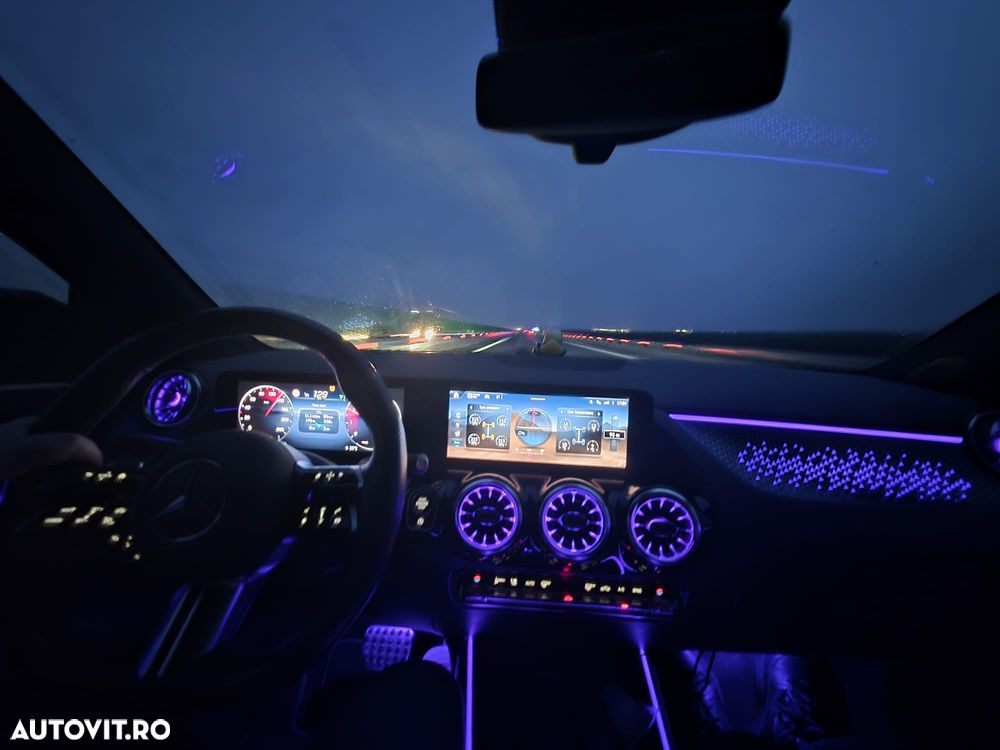 Mercedes-Benz GLA - 12