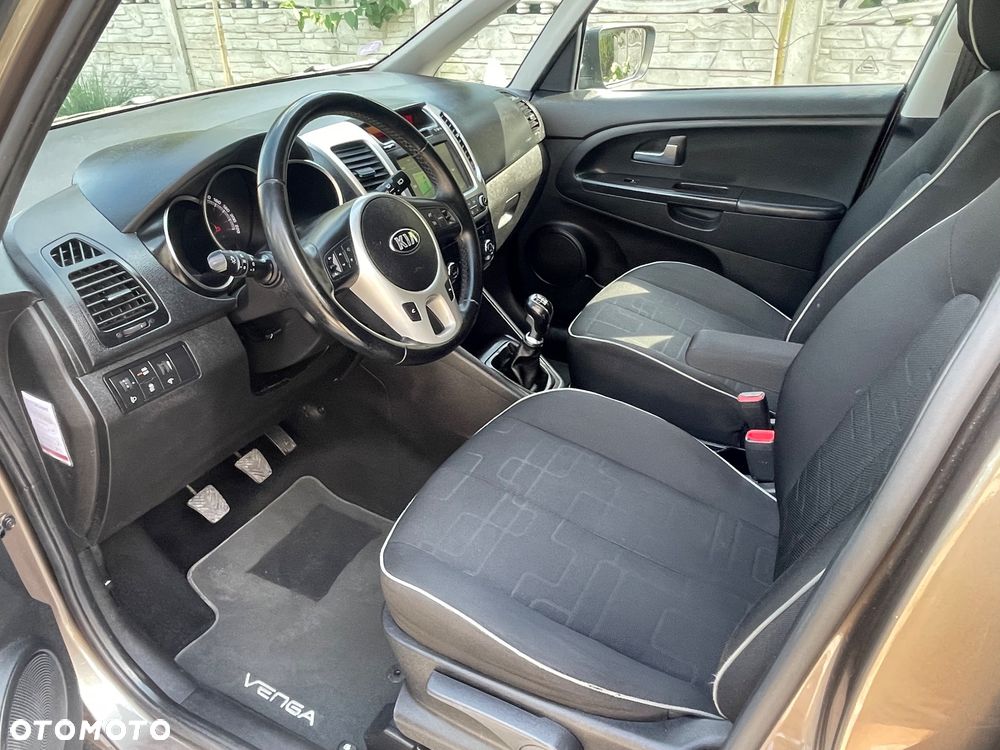 Kia Venga - 23