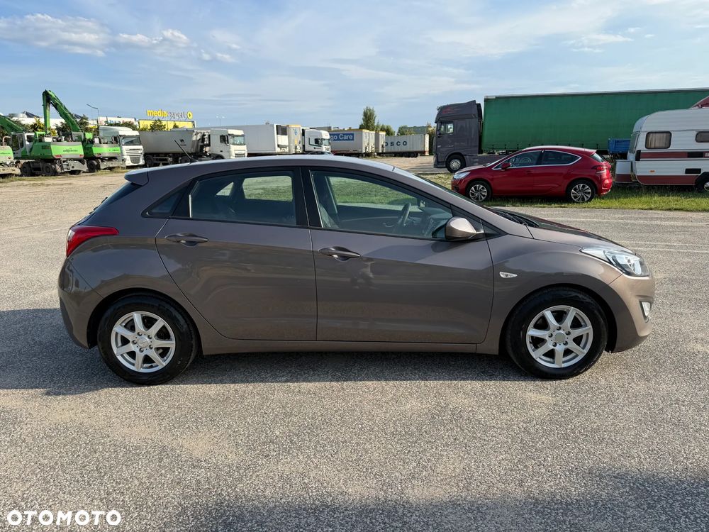 Hyundai i30 1.6 Style - 11