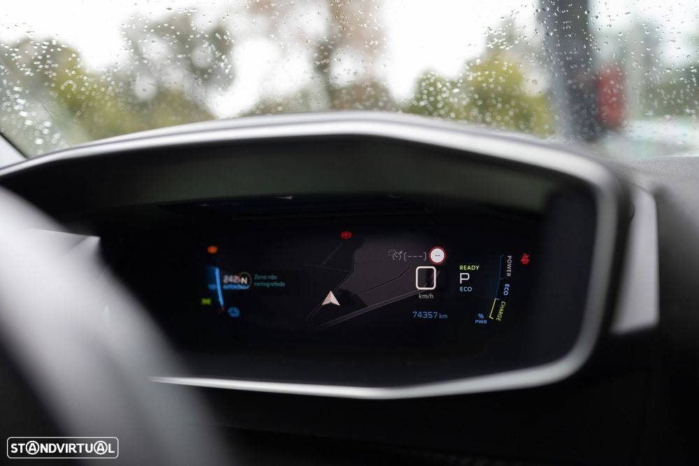 Peugeot e-2008 Allure - 11