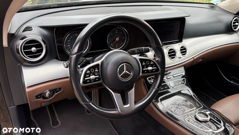 Mercedes-Benz Klasa E 220 d 4-Matic 9G-TRONIC - 22