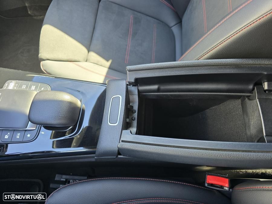 Mercedes-Benz CLA 180 - 40