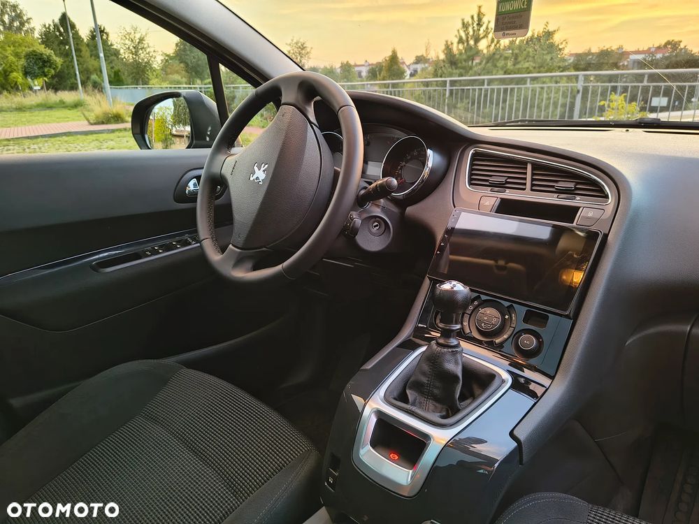 Peugeot 5008 155 THP Family - 11
