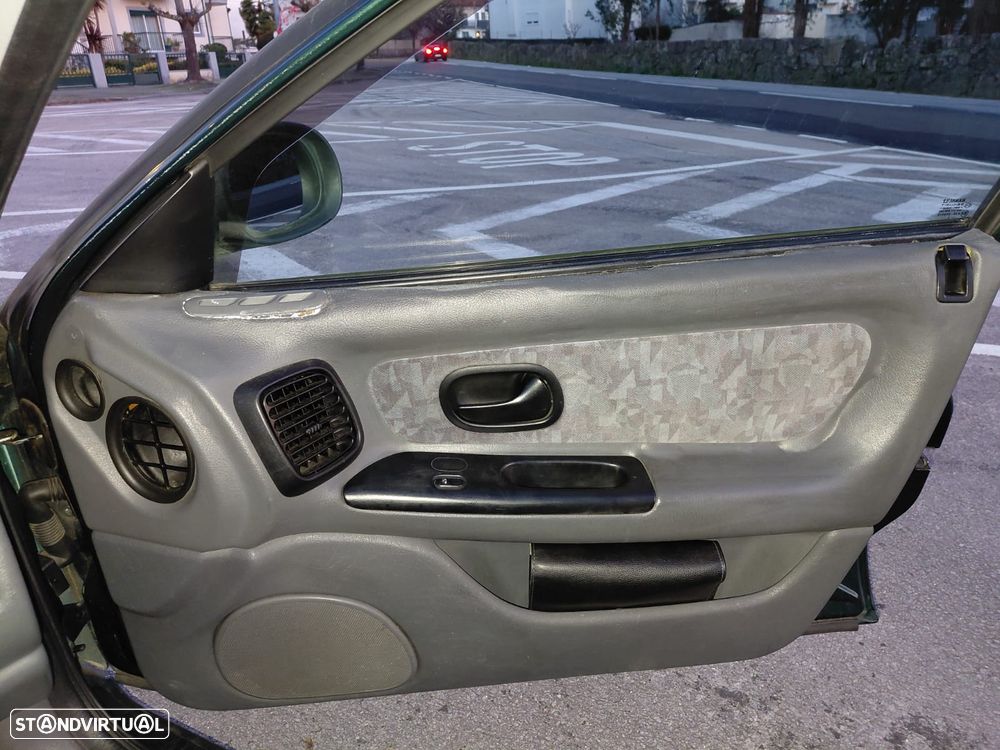 Renault Laguna 1.8 RXE - 11