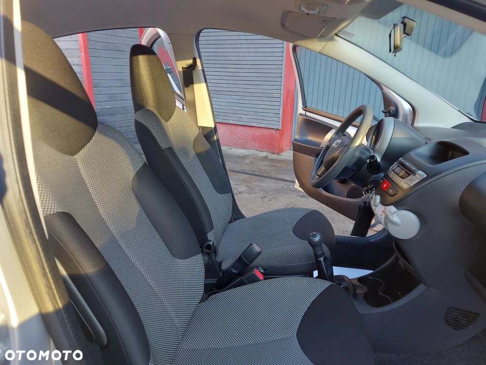 Toyota Aygo Cool&Go - 27