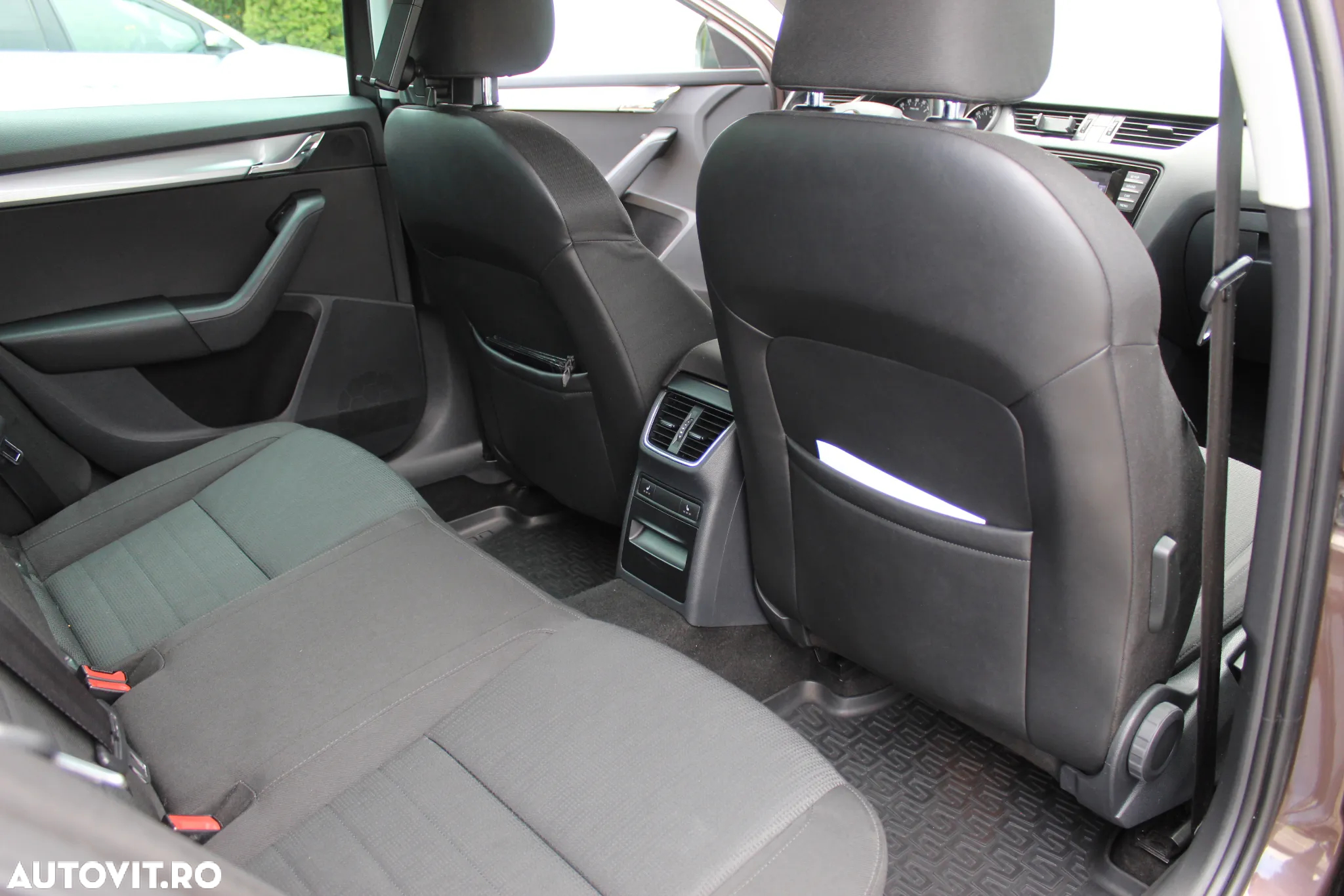 Skoda Octavia 2.0 TDI ELEGANCE DSG - 14