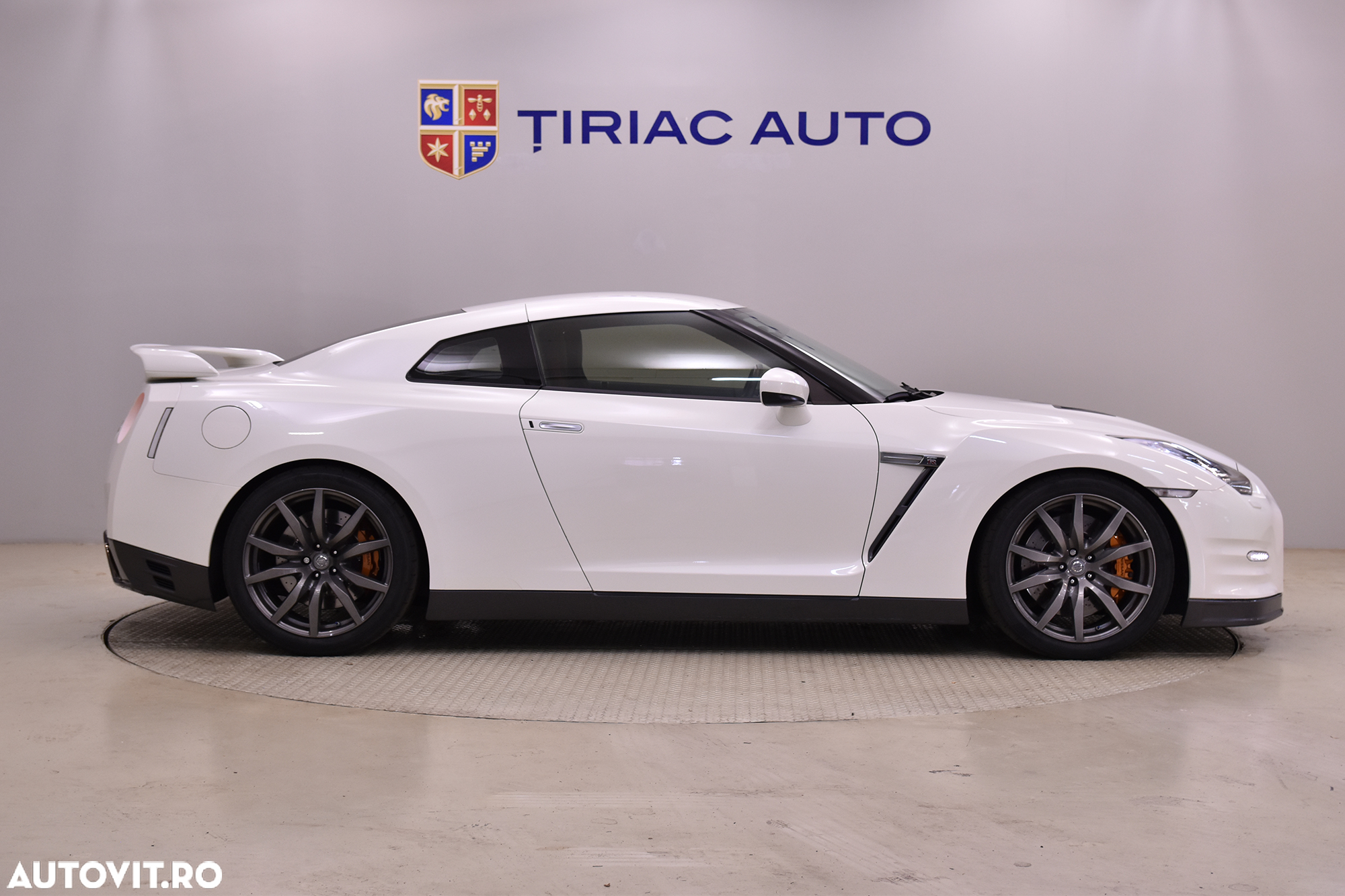 Nissan GT-R - 6