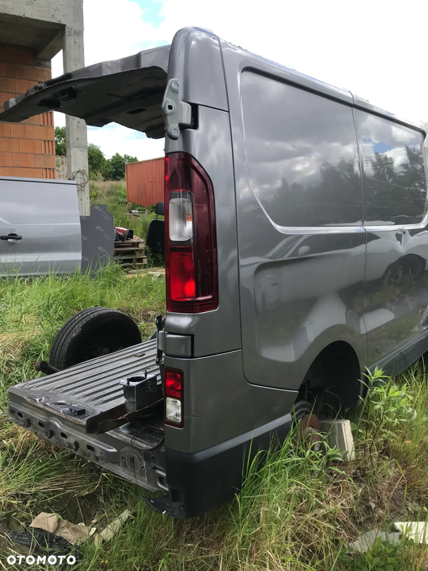 renault trafic opel vivaro slupek tylny naroznik prawy