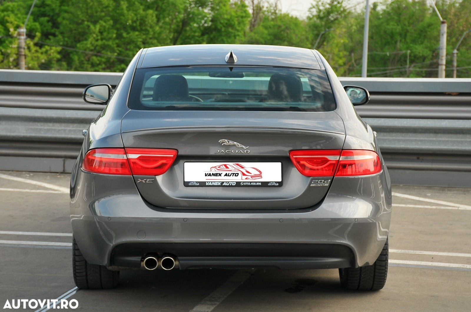 Jaguar XE 2.0 AWD R-Sport - 10