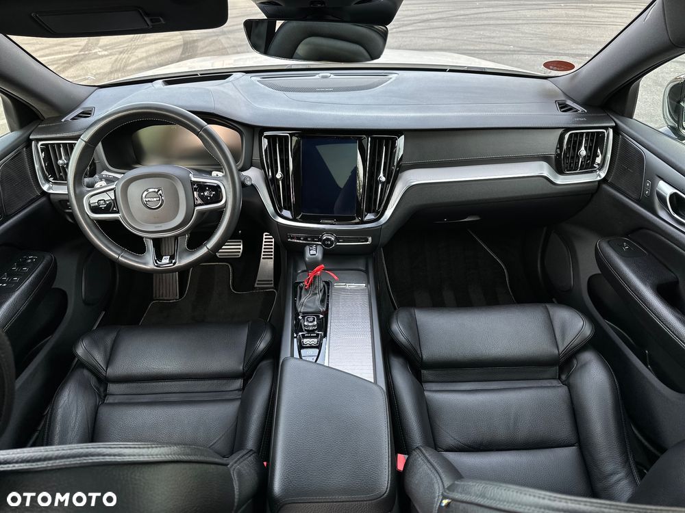 Volvo V60 D4 R-Design - 26