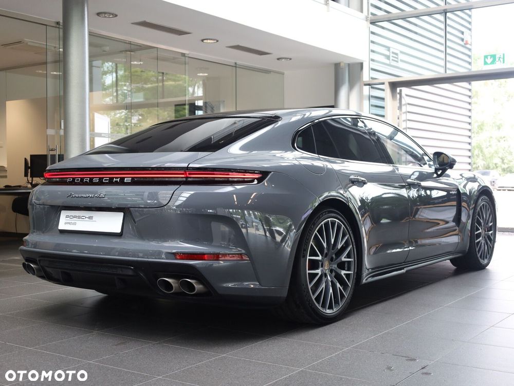 Porsche Panamera - 4
