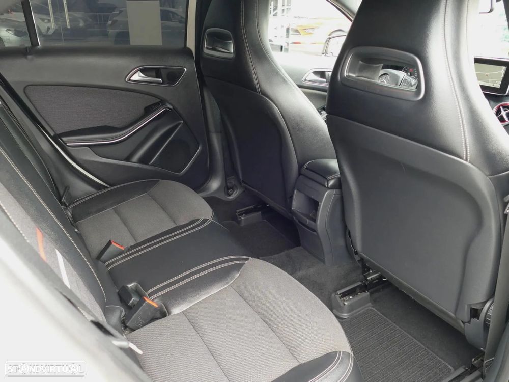 Mercedes-Benz A 180 d AMG Line - 29