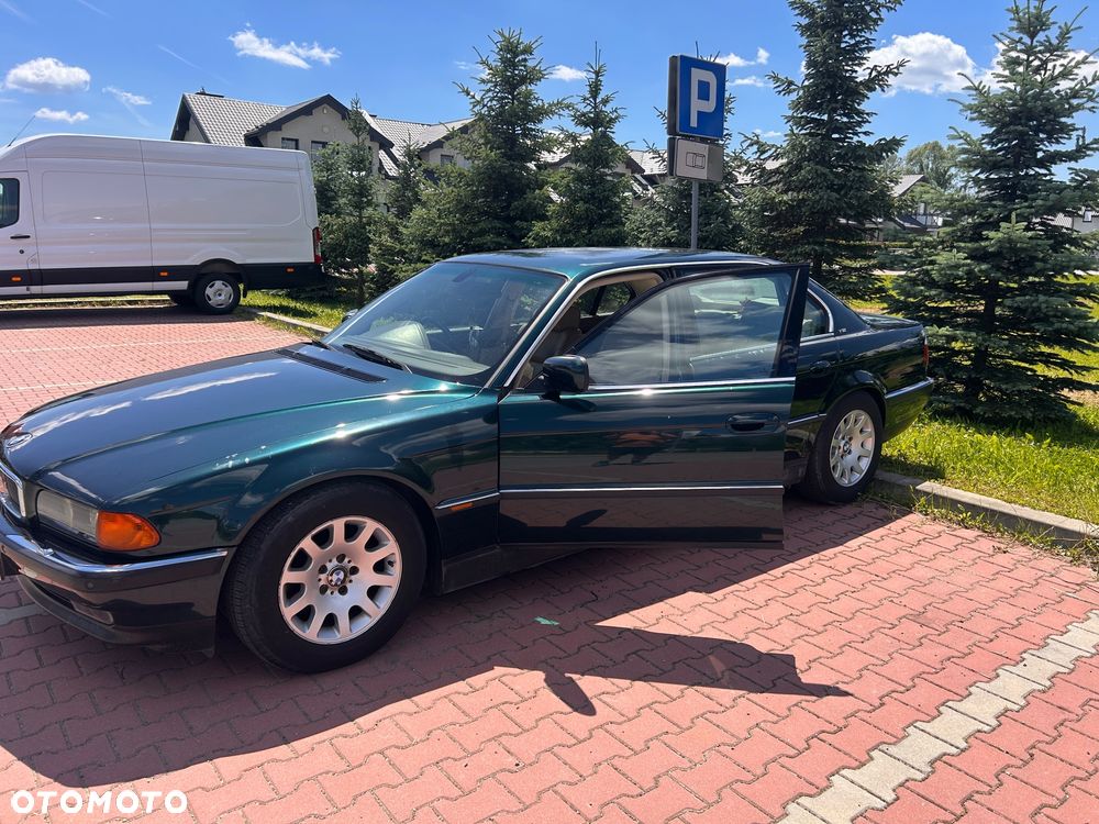 BMW Seria 7 750iL - 5