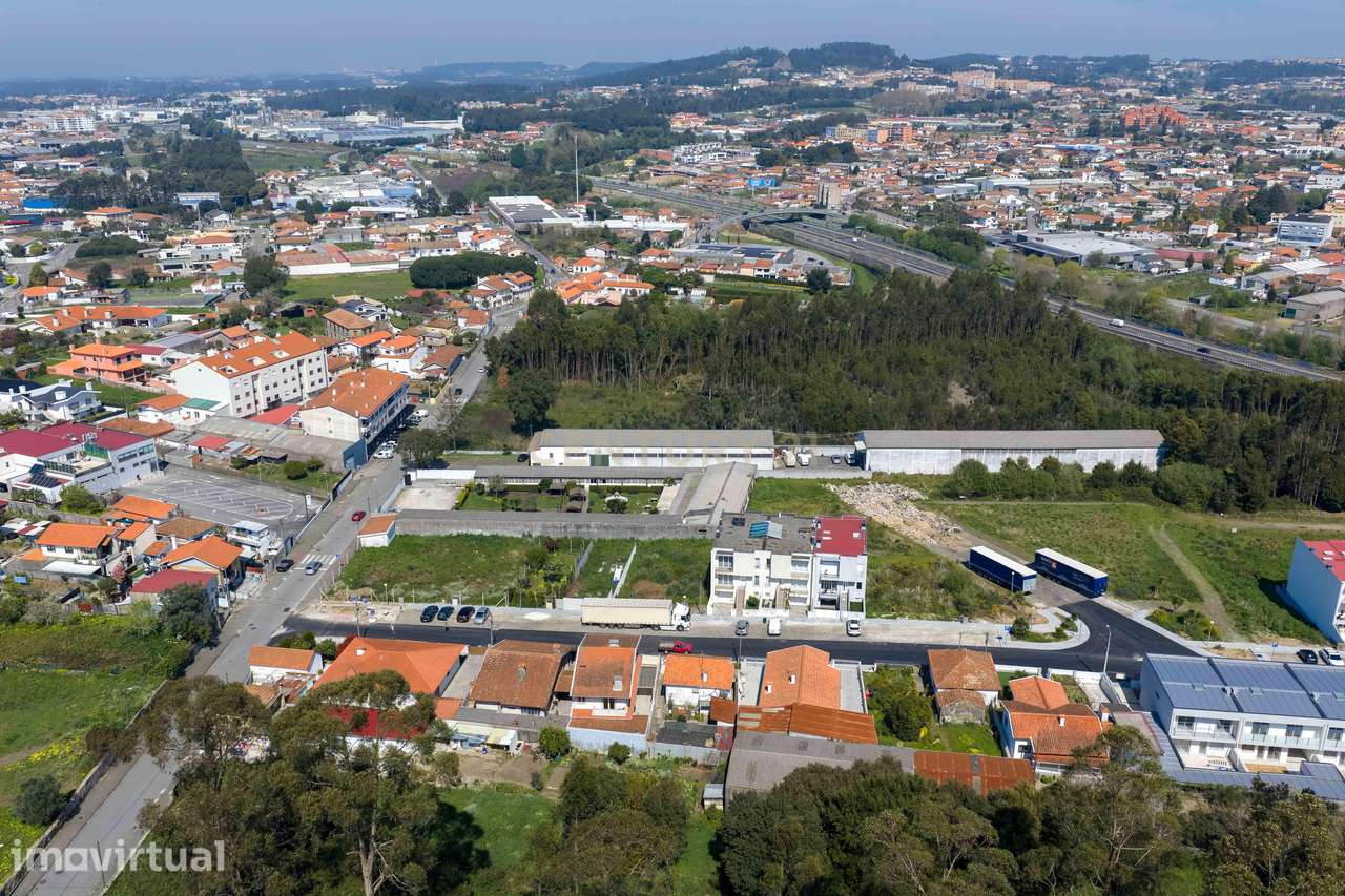 Terreno urbano | Construção habitação geminada em banda - Grande imagem: 2/11