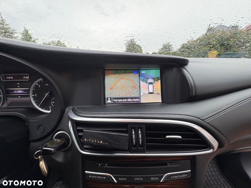 Infiniti Q30 1.5d Premium City Black - 38