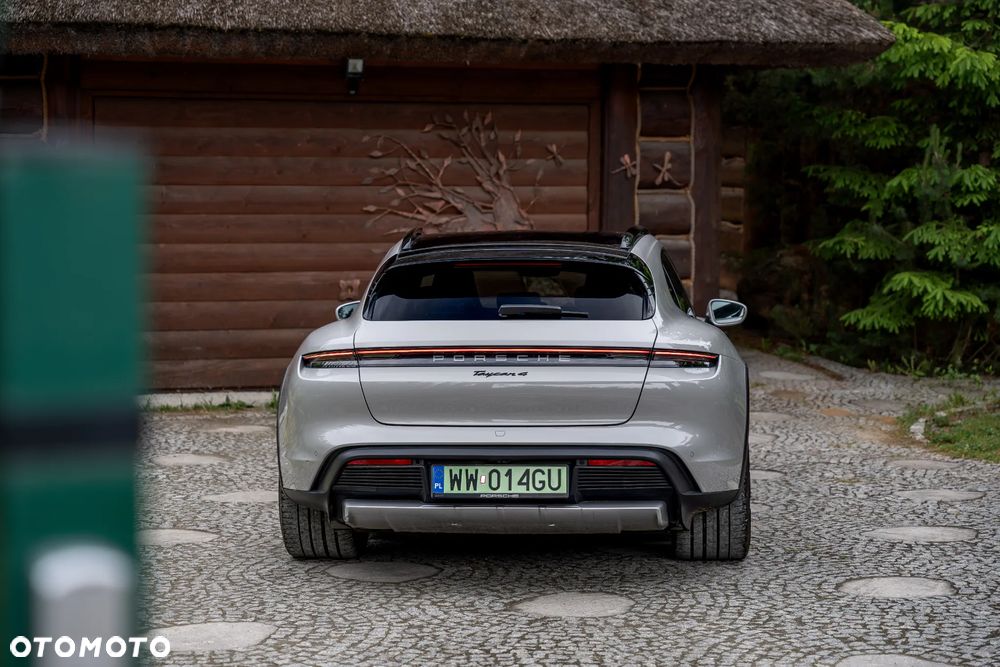 Porsche Taycan 4 - 7