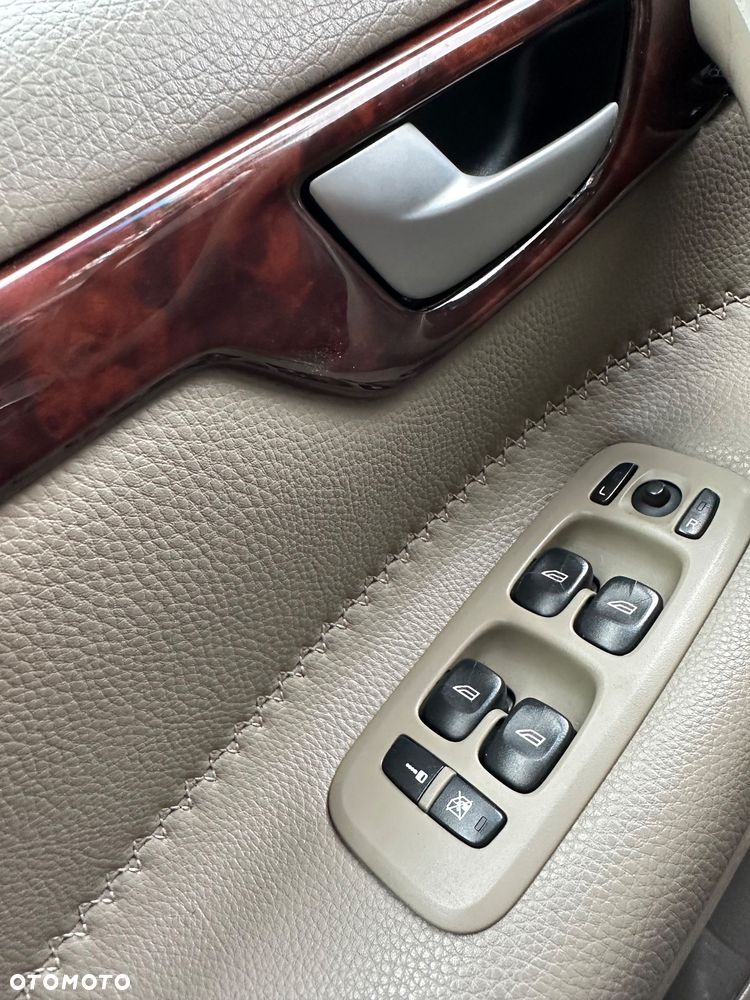 Volvo XC 70 AWD Momentum - 31