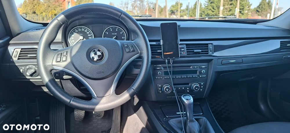 BMW Seria 3 318i - 8