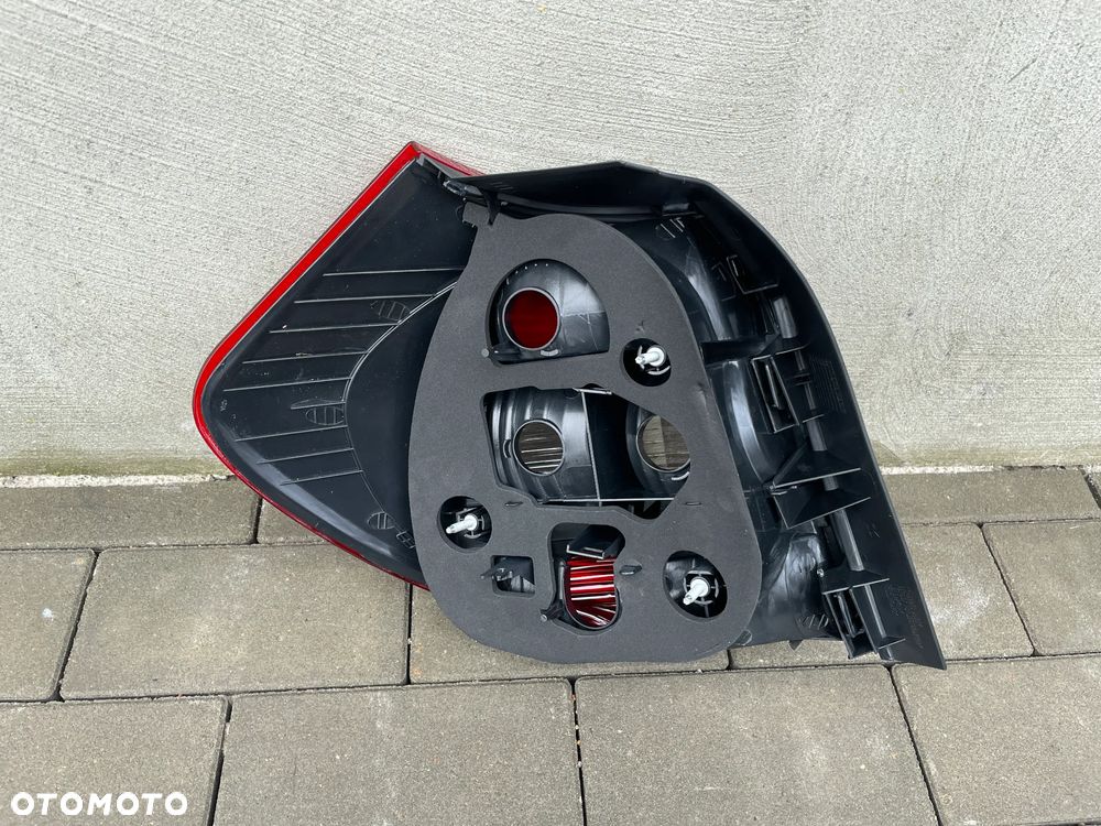 LAMPA TYLNA PRAWA BMW1 E81, E87  2004-2007 - NOWA - 2