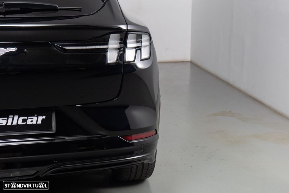 Ford Mustang Mach-E Standard AWD - 24