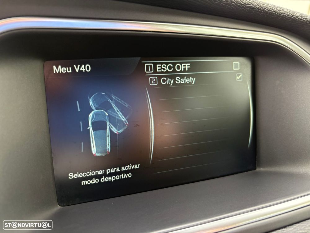 Volvo V40 2.0 D2 Momentum Eco - 26
