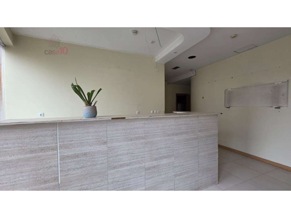 Loja com excelente área, para arrendar, no Parque das Nações - Grande imagem: 4/27