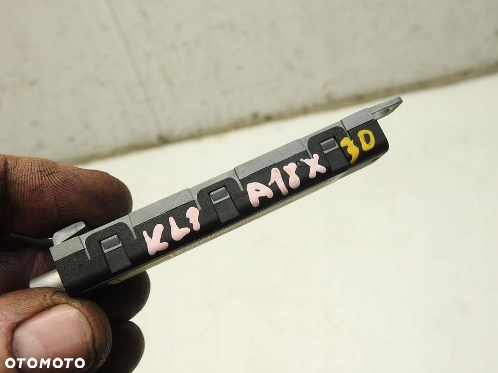 WZMACNIACZ ANTENOWY AUDI A1 8X 3D 8X0035225J - 2