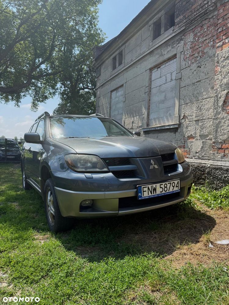 Mitsubishi Outlander - 1