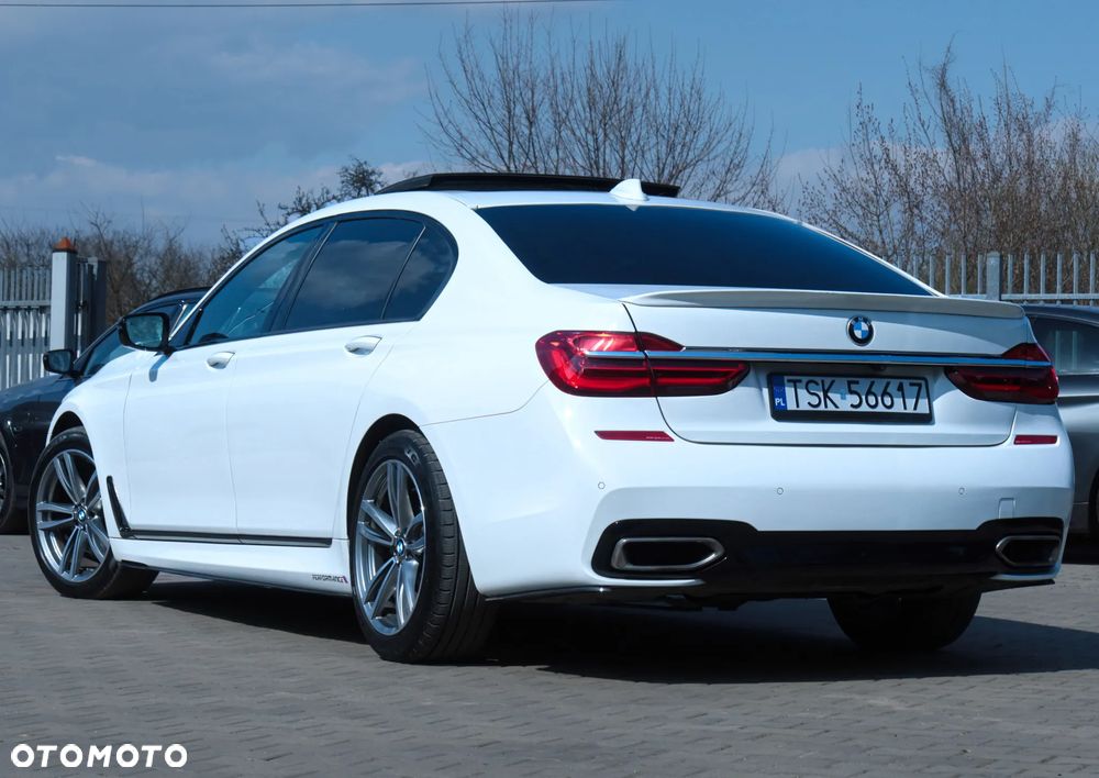 BMW Seria 7 750Li xDrive - 32