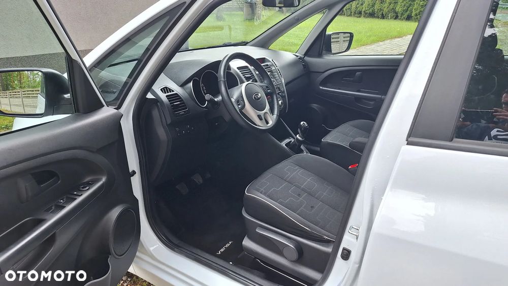Kia Venga 1.6 CVVT Titanium Collection - 12