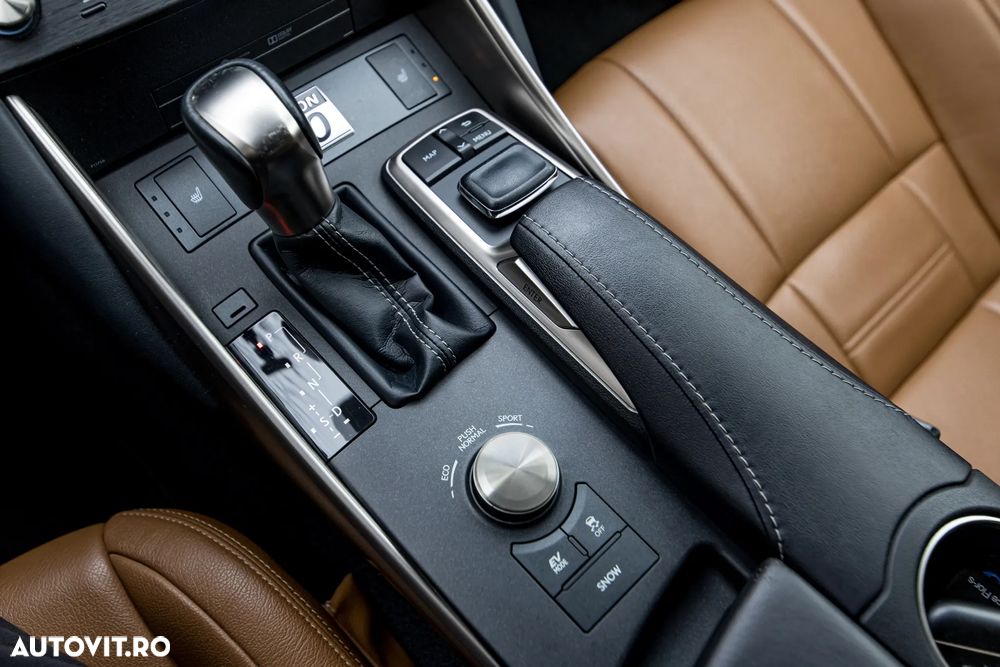 Lexus Seria IS 300h Luxury Line - 19