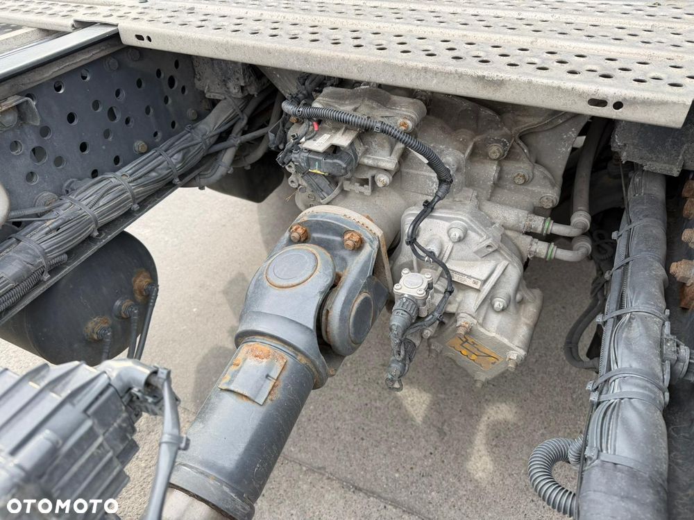 Mercedes-Benz Actros - 8